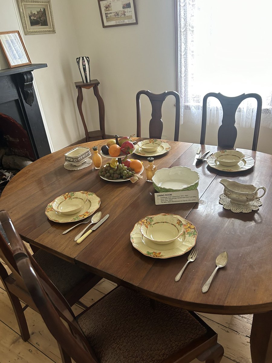 GarveyMrs's tweet photo. The inside of an olden days house sure looks different to ours today. Can you spot any differences between then and now? @stpeterssws @MsSant2023 https://t.co/0uIpp1GZFl