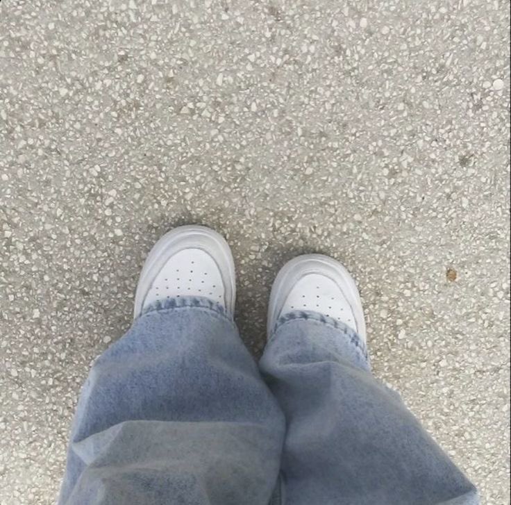 [ day 2 ]

hi, i'm gwy! not new to #studytwt &amp; #archivetwt ☻ 

ㅤㅤㅤ🪐 about me: 
⬭ she/they, 6teen
⬭ g11 stem, sci hs student
⬭ aries, estj, eng/fil 
⬭ likes enhypen, t. swift, wte, books, matcha, anime

i do random spam tweets

♡ / ↻ to be mutuals !