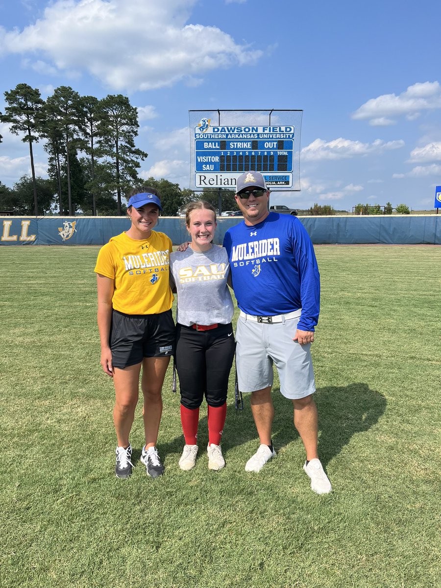 Addisyn_Ander's tweet photo. Thank you @SAUSoftball for putting on such a great camp today! @EpicArkansas @EpicFastpitchO @Epic__SB @JAnderson_Coach @mandybrooke14 https://t.co/ZsQjiAeAV1
