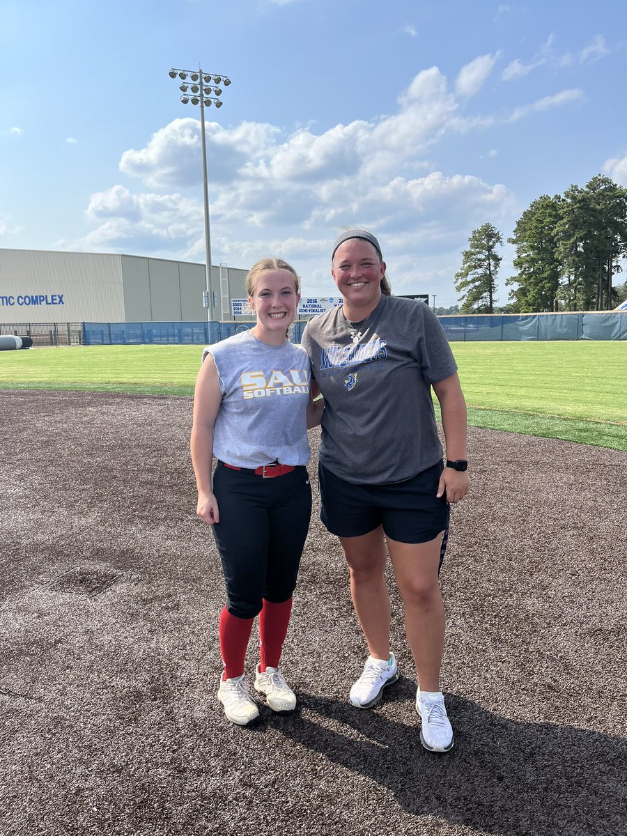Addisyn_Ander's tweet photo. Thank you @SAUSoftball for putting on such a great camp today! @EpicArkansas @EpicFastpitchO @Epic__SB @JAnderson_Coach @mandybrooke14 https://t.co/ZsQjiAeAV1