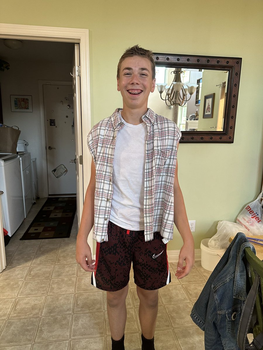 AdenJennifer's tweet photo. Got in a lot of work this week. Digging the PIT ‘fit to support the football team on Friday. ALL GAS, no brakes! @MarysvilleB https://t.co/jwQlLTji9f
