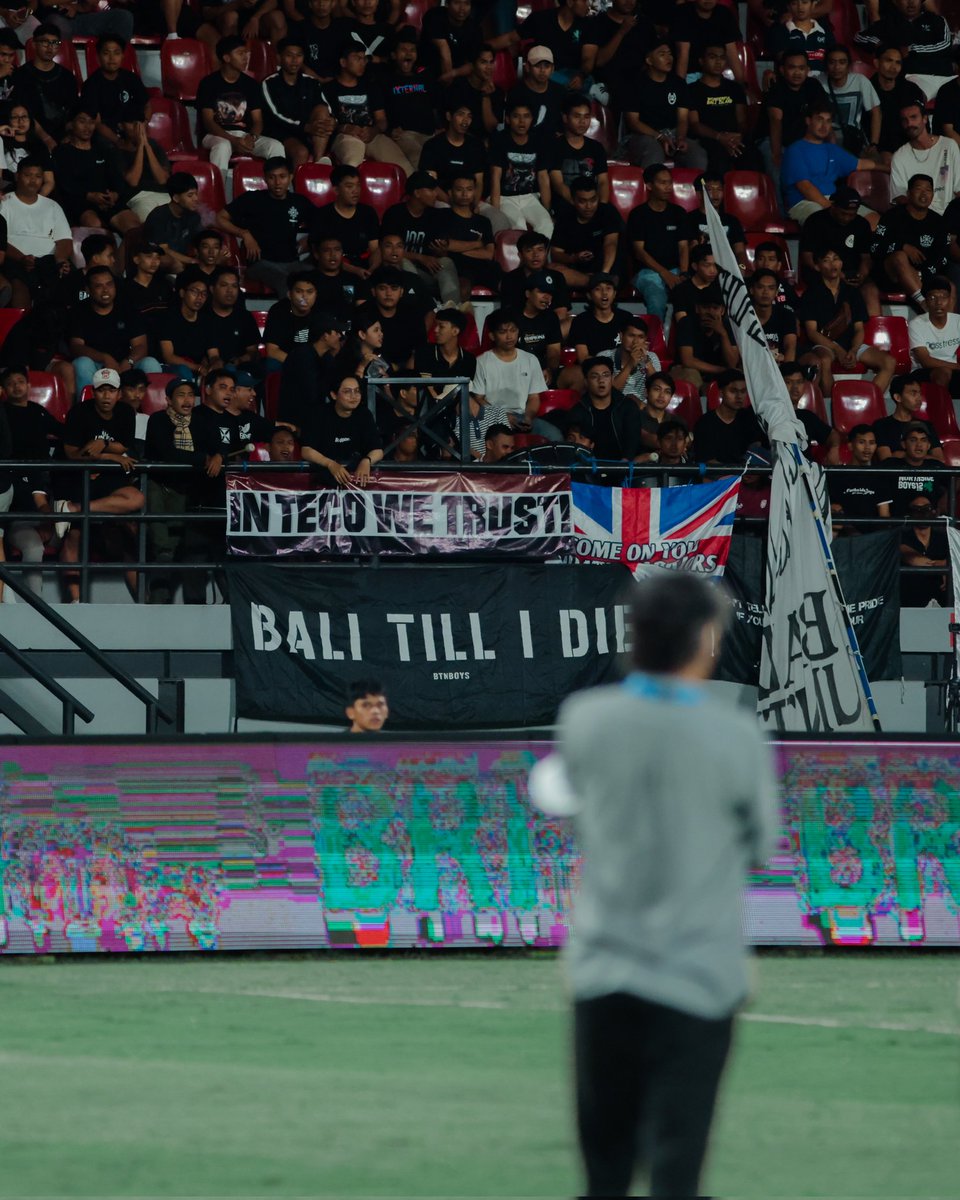 Dewacun89's tweet photo. In Teco We Trust! - Jika nanti klasemen sudah diluar 10 besar, mari kita bersatu untuk suarakan #tecoout. Tapi jika klasemen kita masih aman bahkan berpeluang ikut diperebutan gelar juara, mari kita bersatu untuk saling support! https://t.co/VsYr6l38RG