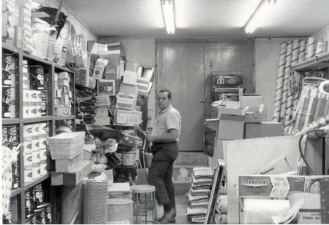 Toronto Past and Present: Storefronts: Wiener's Hardware was founded in 1922 by Hyman and Ida Wiener, at its present location of 432 Bloor Street West. It was a family oriented, community-based store, as the Wieners lived in the Annex. 
#Toronto #theannex #bloorstreetwest