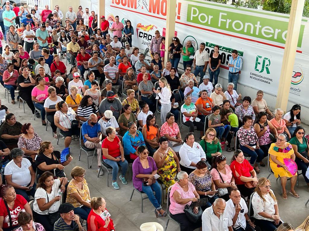 Veronica_mtz's tweet photo. Muy contenta de visitar el municipio de #Frontera y poder informar sobre todo el trabajo que hemos realizado desde el Senado de la República.

La cercanía con la gente me motiva a seguir dando lo mejor de mi. ¡Gracias por sus muestras de cariño!

#VerónicaMartínez #Coahuila https://t.co/KPnNObUAfA