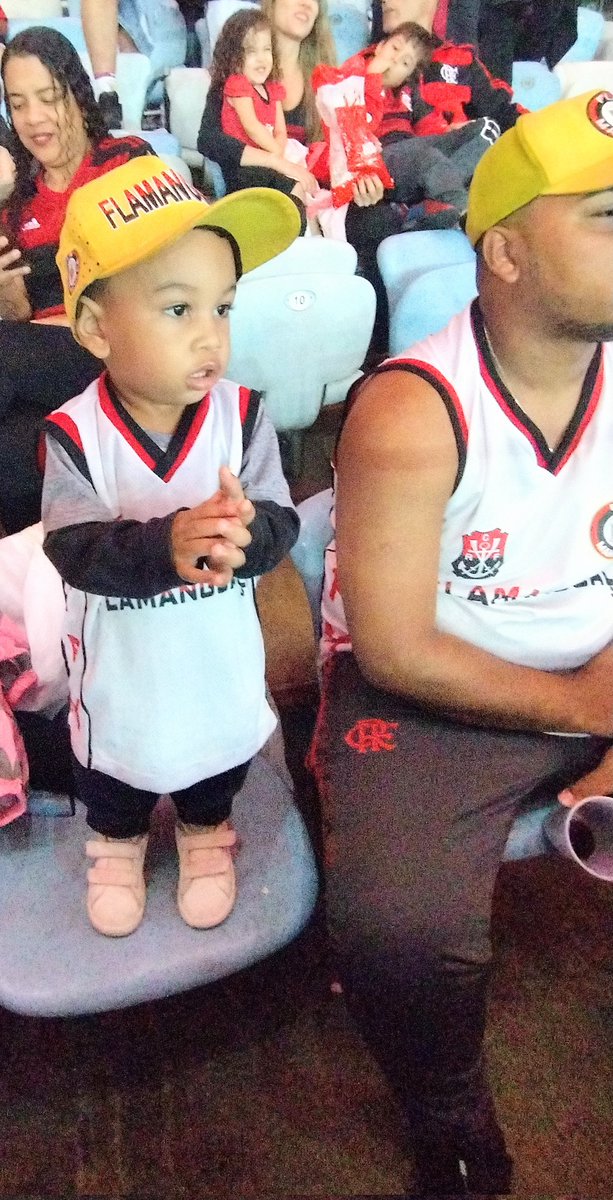 jeehvalesca's tweet photo. Será que estou ensinando o caminho certo? Meu LG Arrascaeta, meu orgulho, meu menino, meu Flamenguista, meu rubro negro, meu mini manguaceiro. Orgulho de ver você evoluindo assim. Mamãe te ama e é orgulhosa de ti ♥️🖤🤙🏽
#SRN #TorcidaBaby #MeuOrgulho #AmorDaMinhaVida https://t.co/GqygR9MhyO