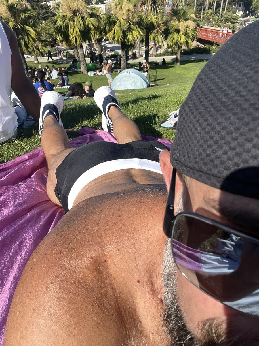 mc_cockner's tweet photo. #DoloDay #DoloDays chilling at Dolores Park on a Sunday #gaybeach #TheFruitshelf https://t.co/3KPPiXdhBv