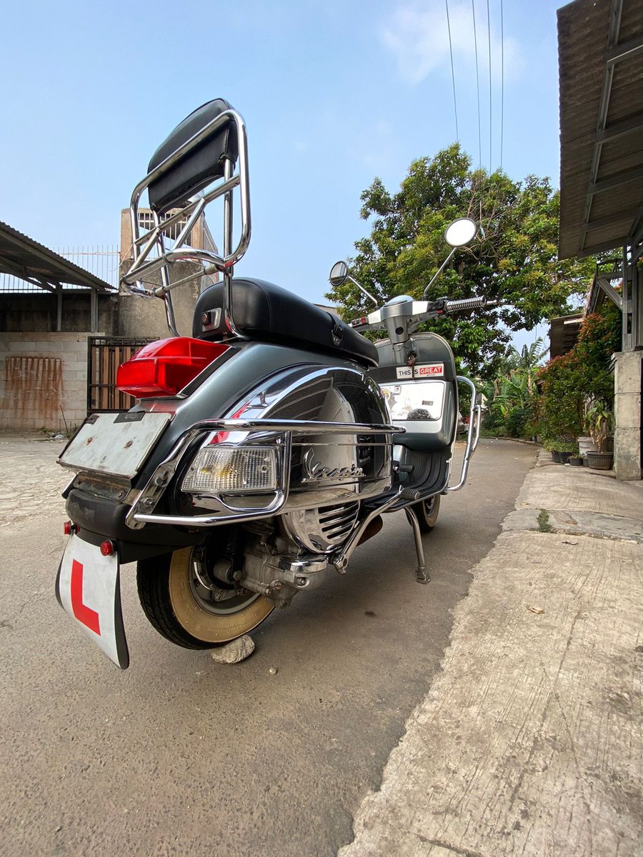 Vespa new px 2006 pajak hidup,kaleng baru tinggal pakai aja 
Wa 081295252553 
#jualvespa #vespaindonesia #vespanewpx #vespalangka