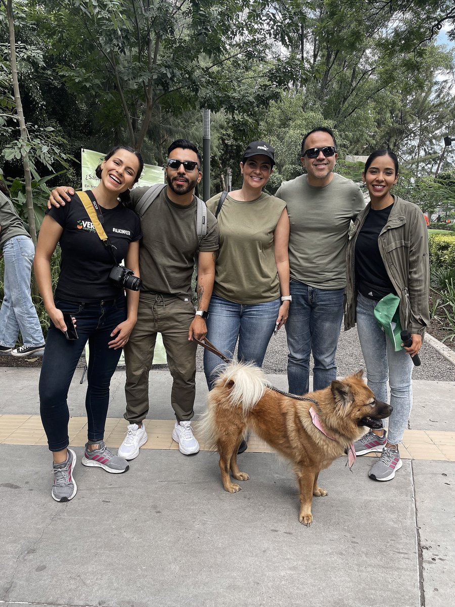 israguileramx's tweet photo. Fue #domingo verde. Celebramos el tercer aniversario de Verde Composta en @parqueirekua. Felicidades Clau, Fer y todo el team! Que sean más años y más #composteros
Si quieren saber más visita: https://t.co/UcQI1K5ZVj
Un gusto siempre coincidir @valerialfarog 🌿🌱 https://t.co/rF6CCqaWaW