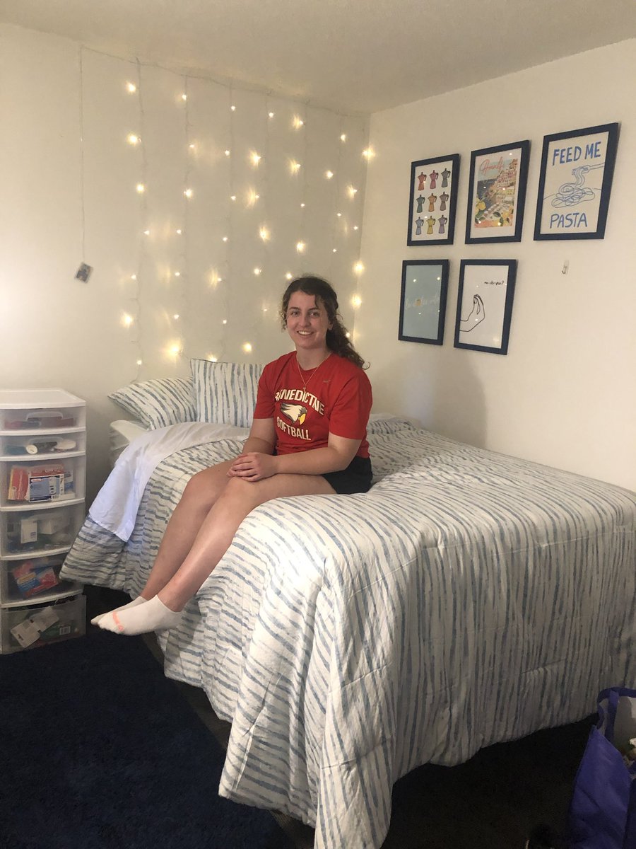 BenUSoftball's tweet photo. Best picture I’ve received in a while. Our girl ⁦@victoriadusz⁩ all moved in. It’s a slight miracle considering what the place looked like 2 days ago. Cheers to a new year all. ❤️ https://t.co/YDTW9bvRvJ