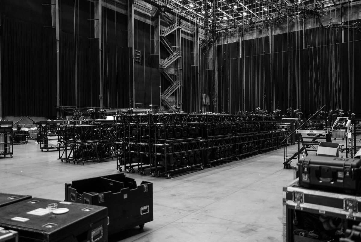 Aerosmith's tweet photo. #AerosmithPeaceOut kicks off in 6 days! Our biggest production ever! 133 person crew, 22 semi trucks, 158 rigging points, 10 tour busses, over 600 lights, 67 guitars, 10 basses, 5 scarves and 4 legends of rock! 

For tickets, VIP upgrades and more visit: https://t.co/rsuutHrYmY https://t.co/sQK47tLKq9