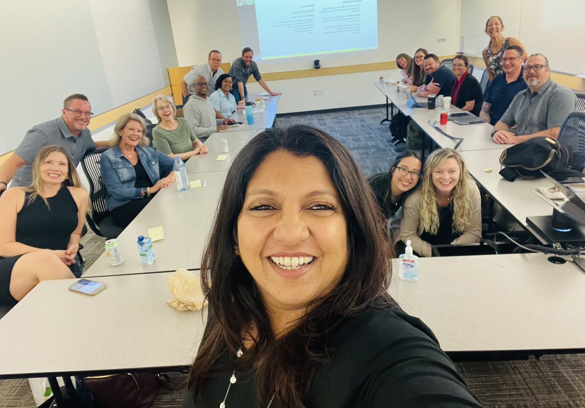 Say hi to the fun and hardworking crew at #microsoftAR. The energy, heart and smarts of this team is second to none❤️! #Microsoft #microsoftARC #analysts #microsoftlife
