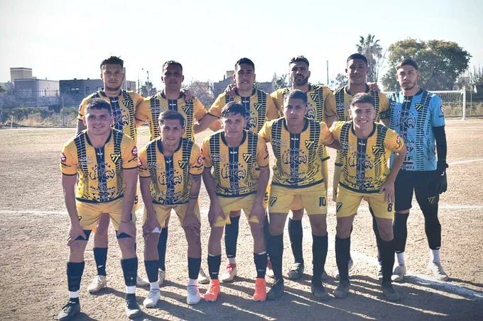 DANITORRISI's tweet photo. #AM670 - Lunes 20 hs / Escuchas / como todos los dias #SueñosDePrimerayAlgoMas / Por Republica - Zona Deportiva / FM La 11 - 105.1 / El #Ascenso de todo el Pais con la Conduccion de #DanielTorrisi y la Direccion de Daniel Scoglio 

https://t.co/ANeq5aqcCr https://t.co/CTeV6ZuEYT