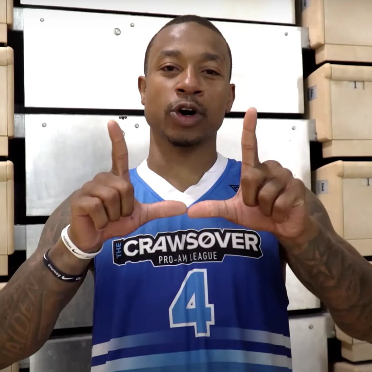 Isaiah Thomas today:

51 POINTS
10 ASSISTS

League this man. 🔥