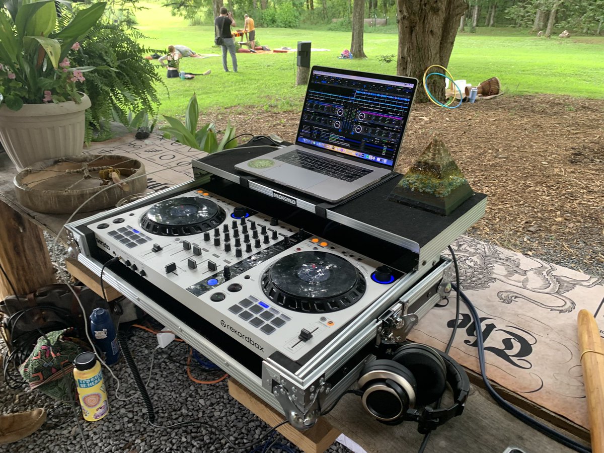 TyphoonRandee's tweet photo. Moments before shutting off my phone for a couple of hours for an Ecstatic Dance Event with a DJ set by Magi Music. It was a beautiful afternoon with beautiful fun people! 👣
#PrimalRhythms 
#EcstaticDance https://t.co/cKmMMt9Zdb