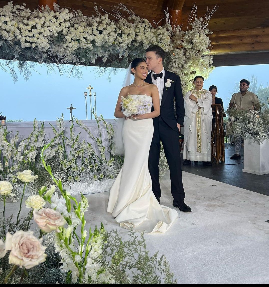 onlymaine4ever's tweet photo. Happy 1st month as a married couple Mr. &amp; Mrs. Atayde. At dahil monthsary nyo wlng pasok holiday! 😂😍

@AtaydeArjo @mainedcm https://t.co/QZ7ftUzfsi