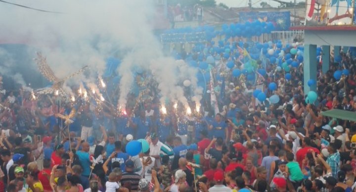 🇨🇺#Chambas vibró con el arte parrandero de los barrios Narcisa #ElGavilán🦅 y la Norte #ElGallo🐔 #LaParrandaVive💥 <a href="/AlpidioAlonsoG/">Alpidio Alonso Grau</a> @chamberohoy <a href="/YuzaimaCardona/">Yuzaima Cardona</a> <a href="/oneliocc/">Onelio Castillo Corderí</a> <a href="/alfonso_noya/">Alfonso Noya Martínez🇨🇺</a> <a href="/Belkyspcr/">Belkys PC 🇨🇺</a> <a href="/YaquedeCuba/">Yaquelin</a> <a href="/Colina_VClara/">Miguel Colina</a> @AlbertoLopezVC <a href="/CubaEsCultura/">MinCult - Cuba</a> <a href="/liscuestacuba/">Lis Cuesta</a>