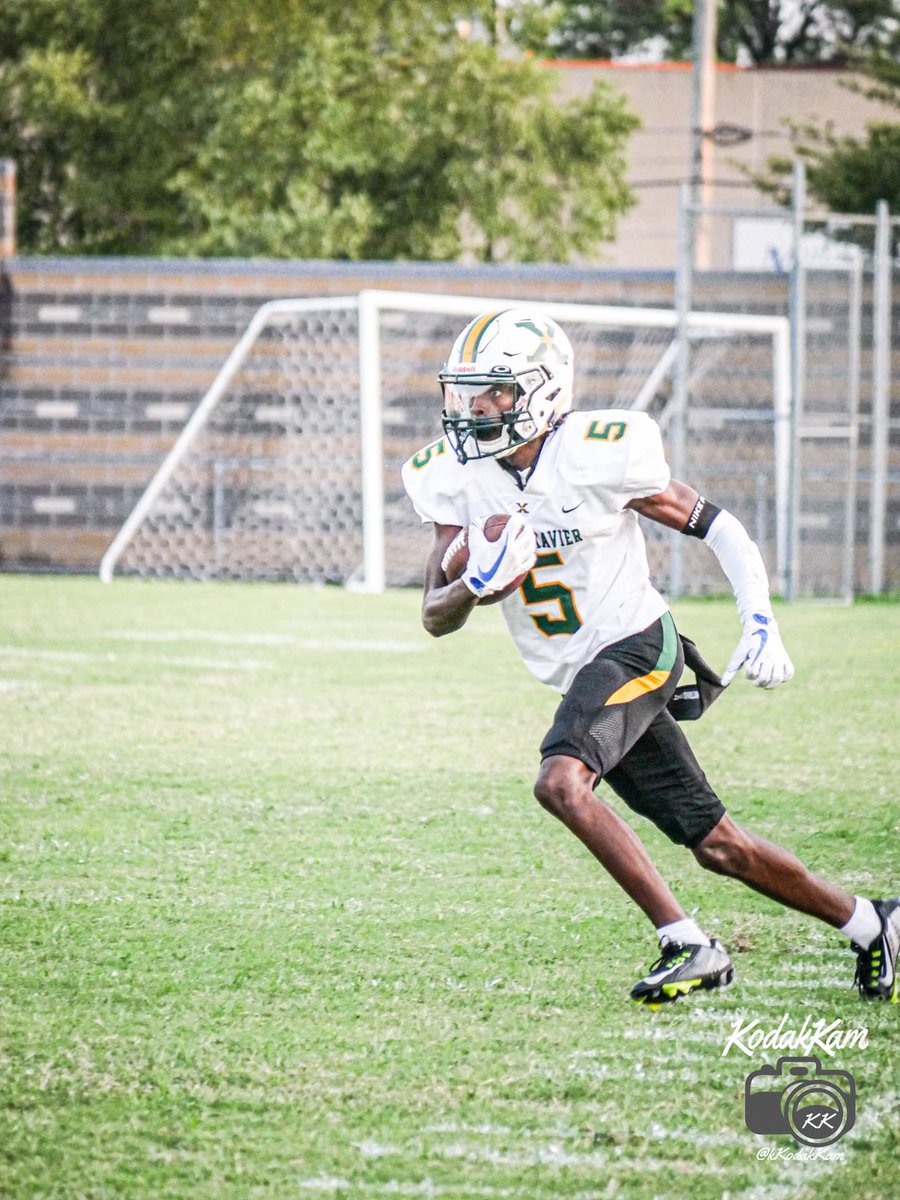 Let’s keep eating !! <a href="/StXTigersFB/">Tiger Football</a> <a href="/stxtigers/">Saint Xavier High School</a> 🐯💪🏿🏈