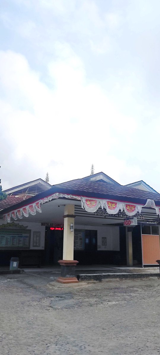 Panoeloeh's tweet photo. testimoni pribadi ngomong sepi dan bed kosong di IGD 

"bang udah bang" https://t.co/qhUXbmUkmN
