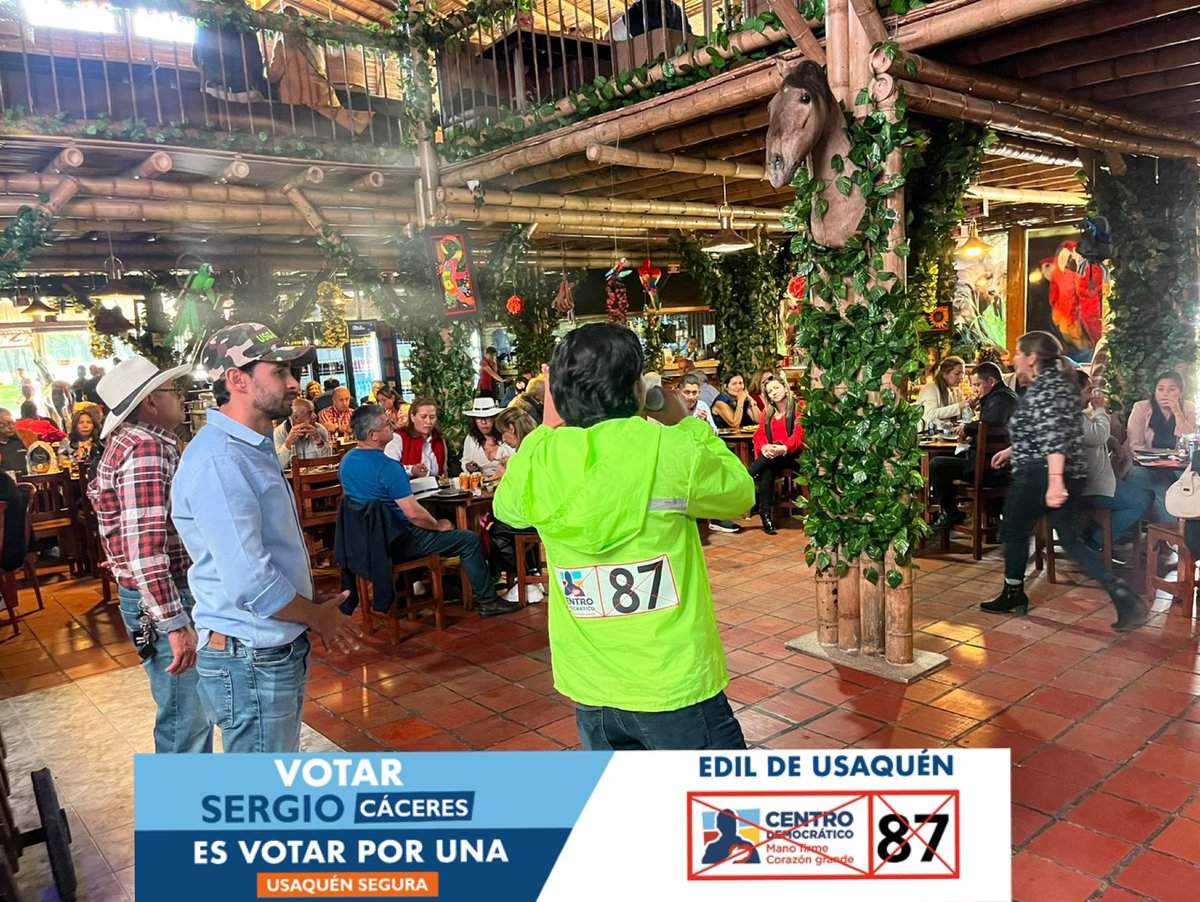 sergiocaceresro's tweet photo. Gran reunión con veteranos de la fuerza pública y comunidad de Usaquén. ¡Gracias por su apoyo! #CD87
@jjUscategui @JulUscategui https://t.co/S4UBP7n7Yh