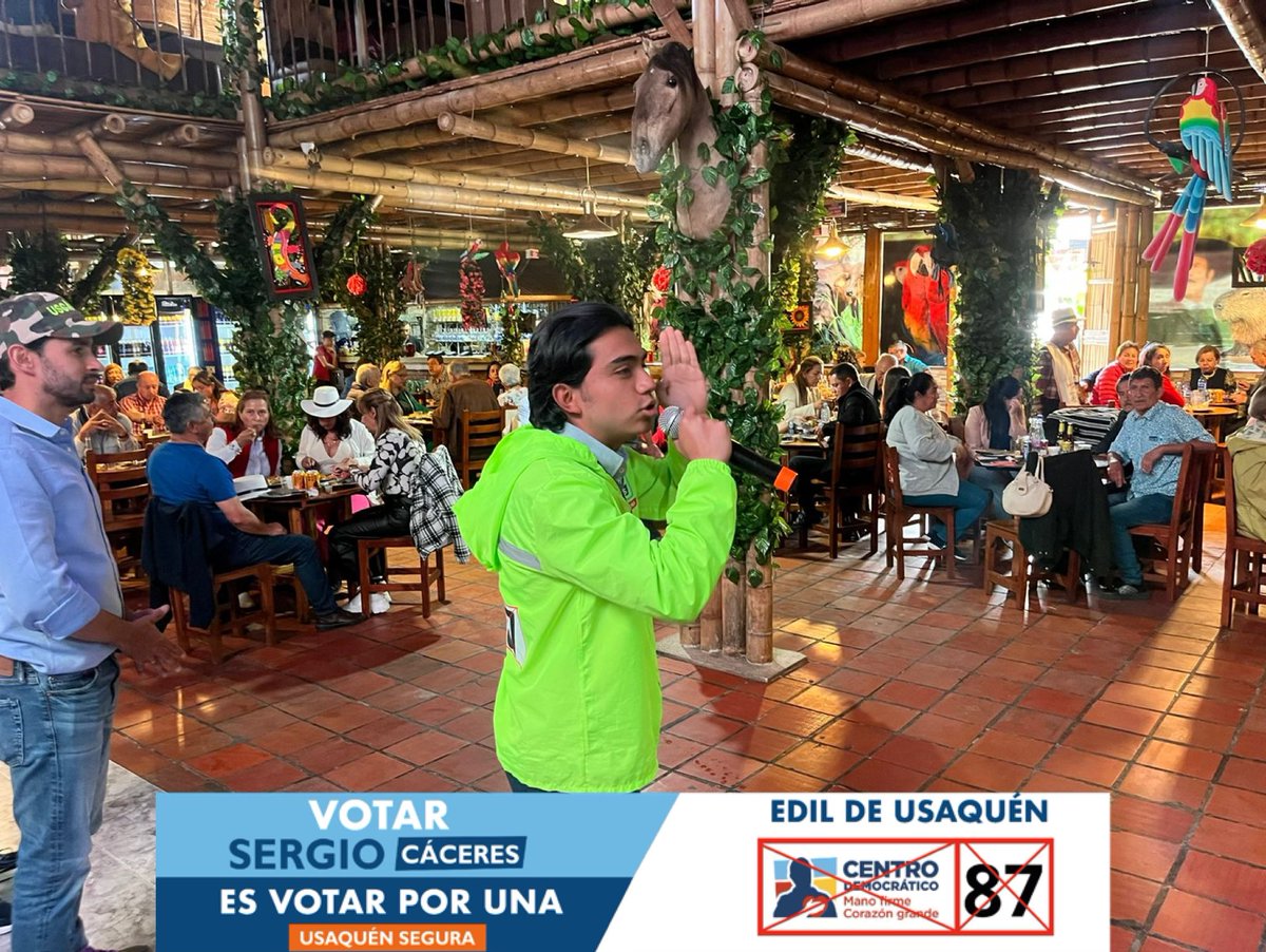 sergiocaceresro's tweet photo. Gran reunión con veteranos de la fuerza pública y comunidad de Usaquén. ¡Gracias por su apoyo! #CD87
@jjUscategui @JulUscategui https://t.co/S4UBP7n7Yh