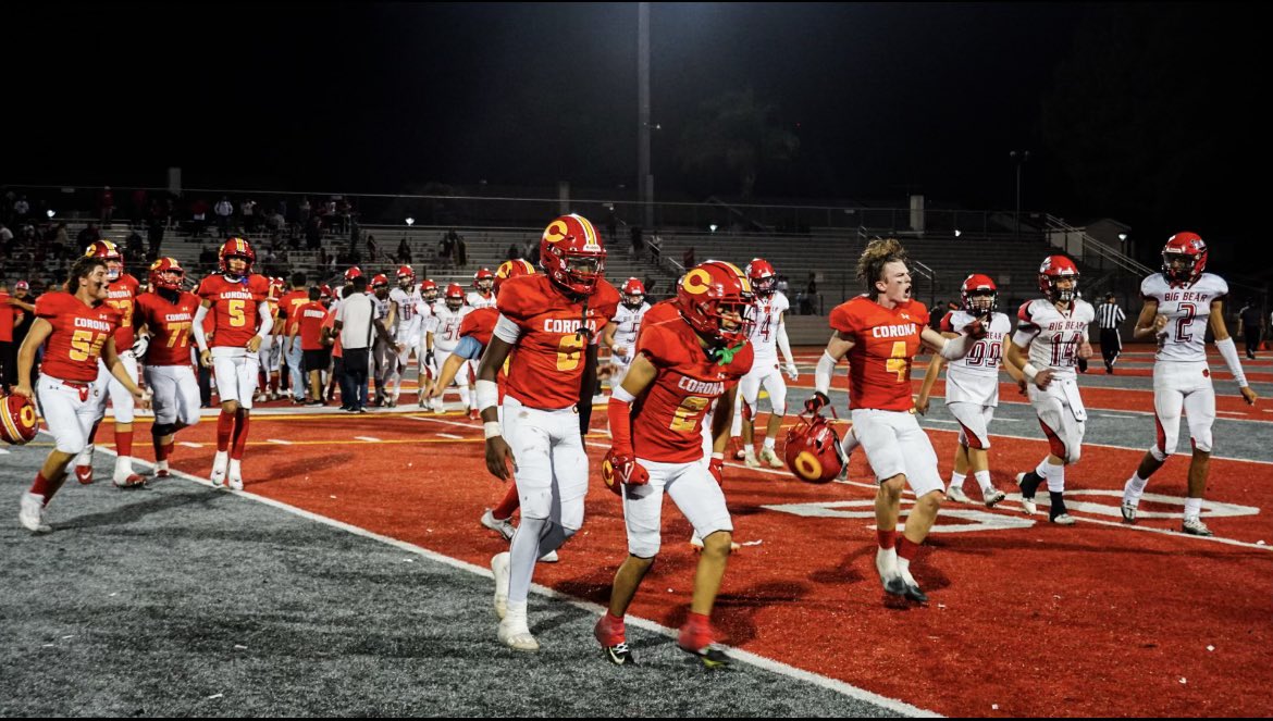tyow3ns's tweet photo. Ty Owens First Game back at Corona High School

235 Yards
17/22 Passing 
77% Comp 
3TDs/0INT
1 Rush TD https://t.co/19aEUYBfgA