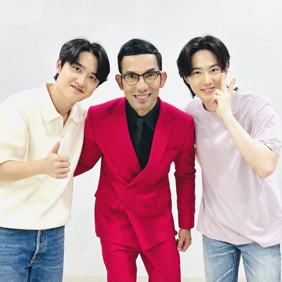 indraherlambang's tweet image. I’m over the moon and I guess I’m not going back to earth anytime soon, and here’s why:

• Dari GR, presscon sampe showtime, EXO selalu kooperatif dan ramah banget. (Plus gesrek semua ternyata ya..🤪)

• Mereka mau dance Cream Soda! Huhu. Gak sia-sia belajar koreonya dari video…