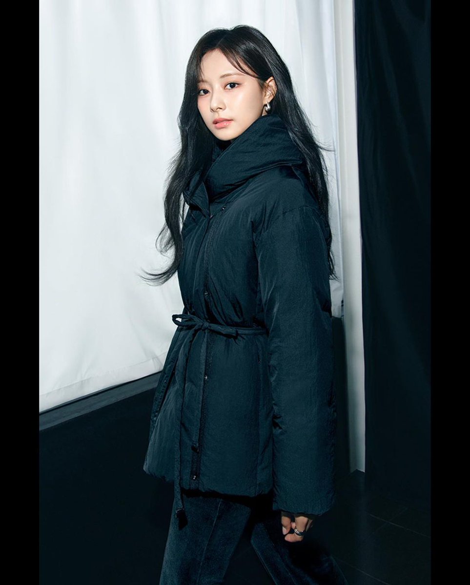 tzuyuclicks's tweet photo. Loving you in Black🖤

#TZUYU #ZOOC https://t.co/bAPjAoxD3l