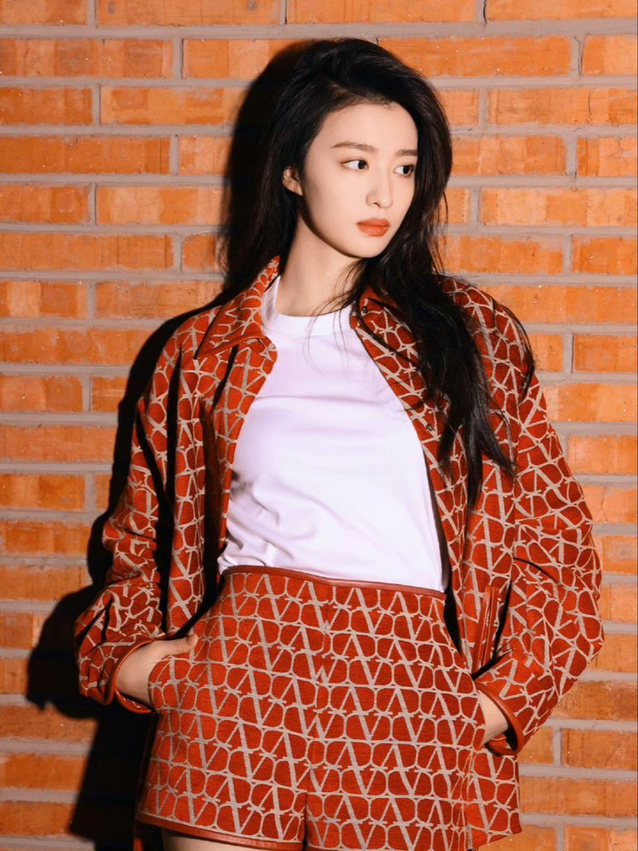 jeanaalice_chu's tweet photo. Cheers to get through today💗
https://t.co/hwOdN3eVAm
#WangChuran #王楚然
#chineseactor #chineseactress #photoshoot #beauty
#model #chinese #cdrama #HaveaCrushonYou #thelongestpromise #royalfeast #challengesatmidlife #fireworksofmyheart https://t.co/0Gr7FZX601