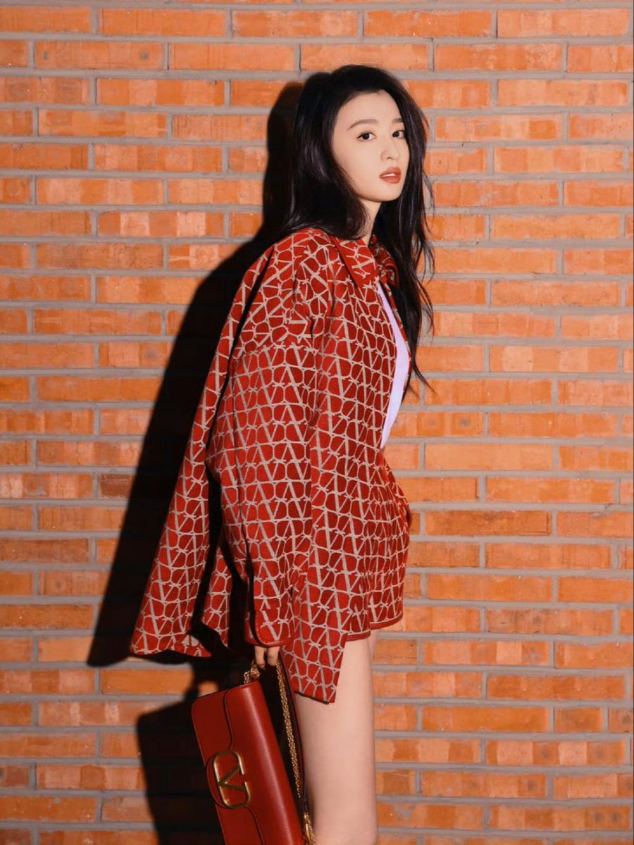 jeanaalice_chu's tweet photo. Cheers to get through today💗
https://t.co/hwOdN3eVAm
#WangChuran #王楚然
#chineseactor #chineseactress #photoshoot #beauty
#model #chinese #cdrama #HaveaCrushonYou #thelongestpromise #royalfeast #challengesatmidlife #fireworksofmyheart https://t.co/0Gr7FZX601