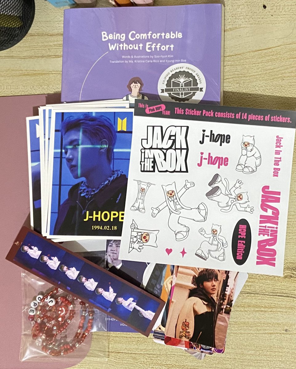 hobiiyaaahh's tweet photo. ✨BIRTHDAY GIVEAWAY!🎉PH ONLY

Rules
-follow &amp; rt

Prize
-Sealed book of Being comfortable without effort
-Hope edition official pink stickers 
-0t7 unofficial photo card
-random unofficial pc
-jhope necklace 

Free sf within metro Manila💜 
Ends August 30, 2023 4pm https://t.co/7sjrdlbiS6