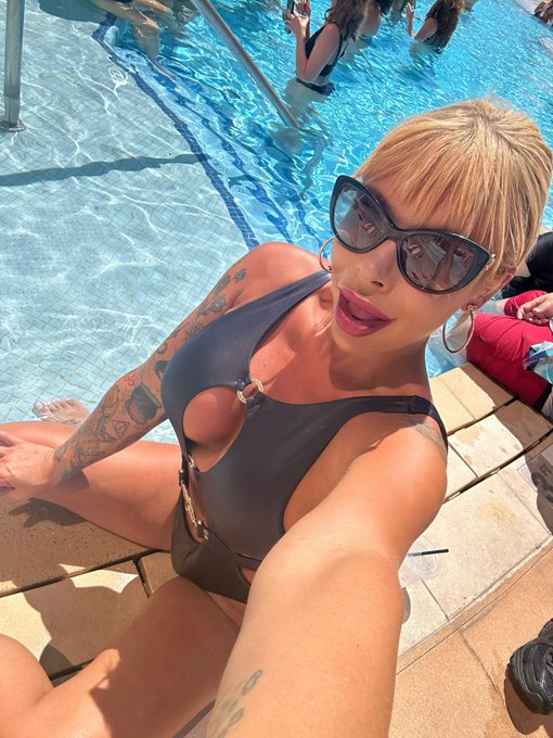 Celebrating all of the successes in Vegas for the week 🥳 #Gratitude https://t.co/0VT8FZ0QDH<a href="/tag/gratitude"class="tags"><span>#gratitude</span></a>