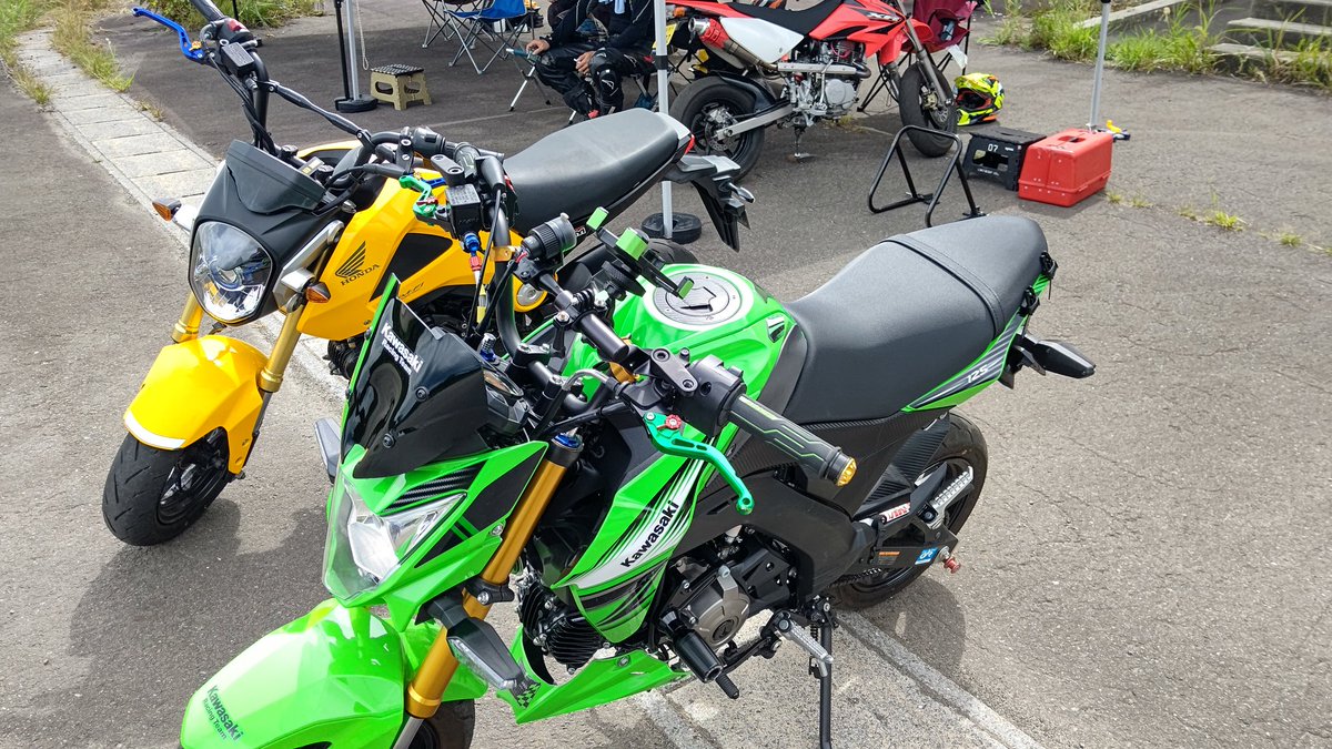 sc36VTR_Z125pro's tweet photo. 昨日も充実した1日でした😆
皆様色々ご教授ありがとうございます😊
まずはGP8で40秒切れるように頑張ろう(๑•̀ㅂ•́)و✧
#安全運転講習会
#モトジムカーナ
#初心者
#8の字GP
#GP8
#矢島スキー場 https://t.co/vfcgJqleFl