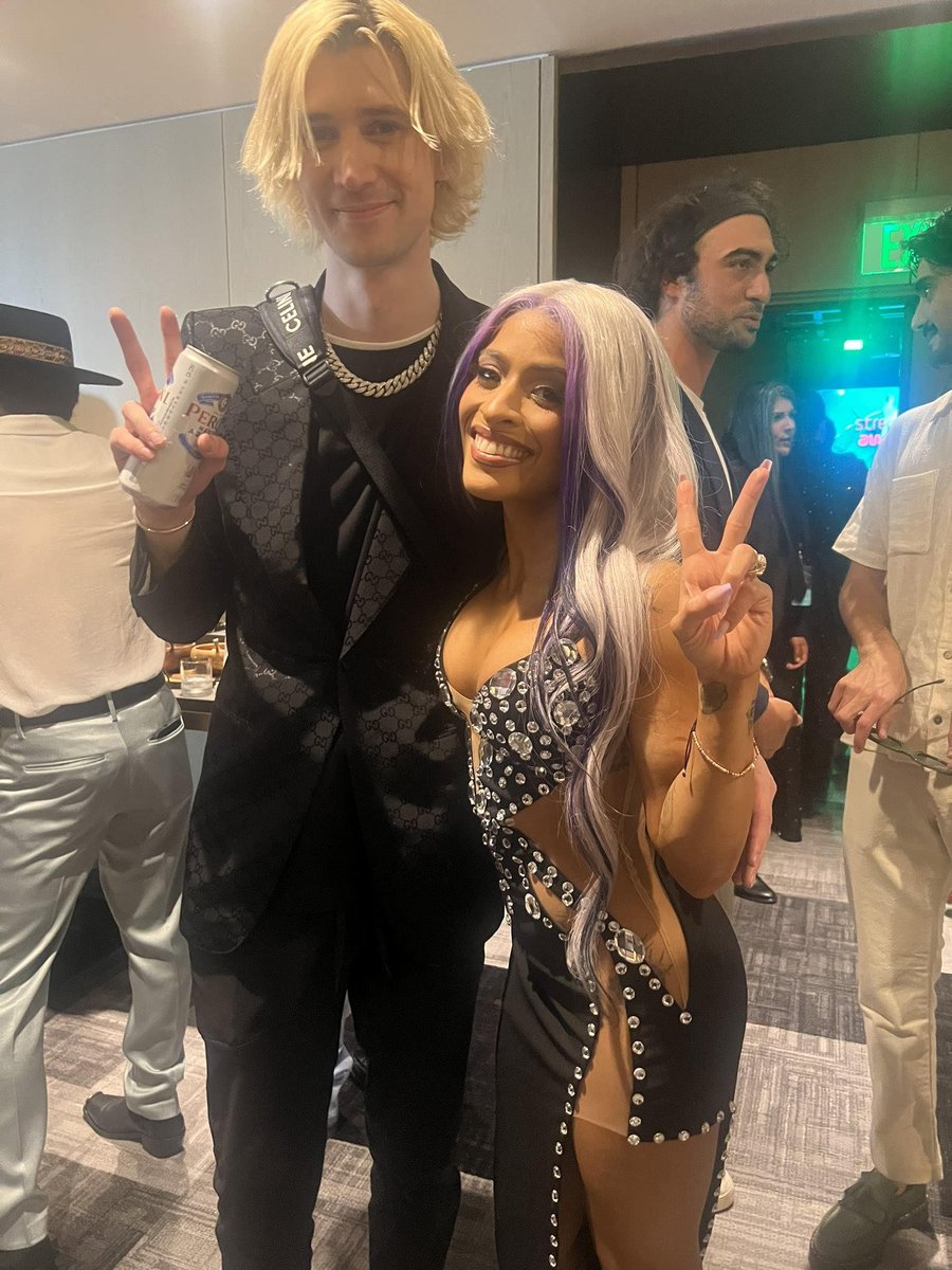 Zelina Vega met streamers IShowSpeed and XQC at the Streamys 📸