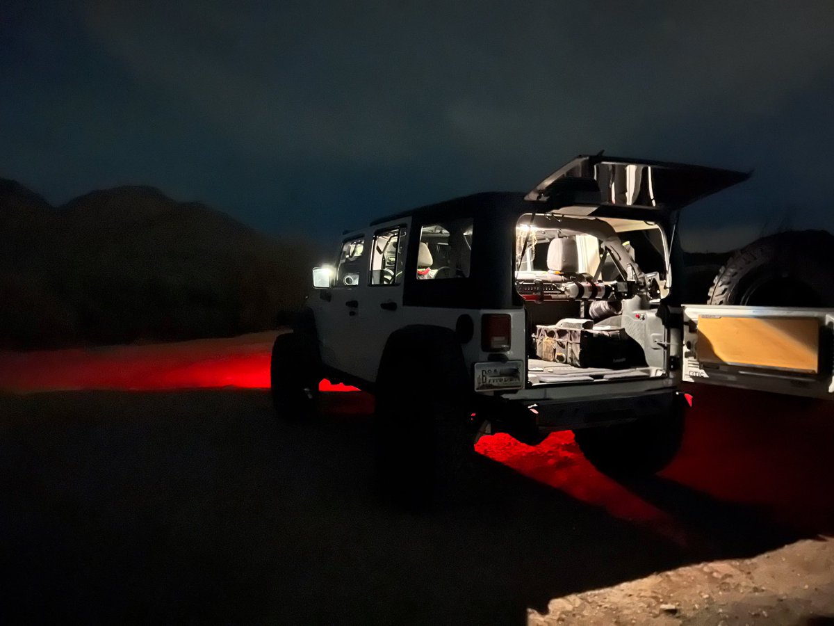 Space Cowboy 🤠 

O|||||||O
#jeep #wrangler #desert #nightrun 🌵