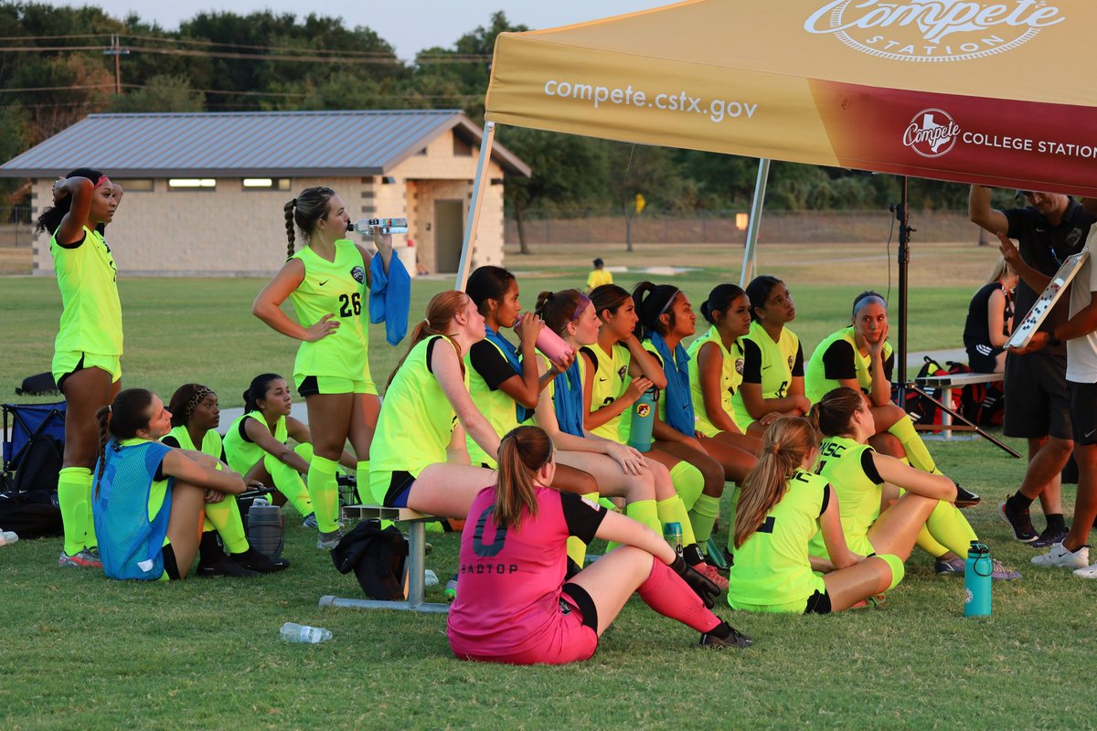 We end the weekend with TWO wins at the Aggieland Friendlies! It was HOT 🔥
Game 1 3-0 win 👏
Goals by:
Jazzelle #22
Ari #8
Kate #24

Game 2 2-1 win 👏
Goals by:
Jade x2 #1

Stay tuned for details on our season opener on Sep 2nd against Solar! #dkscproud #dkscstrong #letsgooooo
