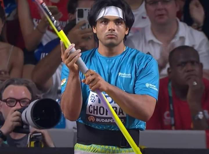 indianexponent_'s tweet photo. Neeraj Chopra creates history and yet again makes India very proud.

Neeraj Chopra has become the first ever Indian to win the men's javelin throw title at the World Athletics Championships! Congratulations Neeraj Chopra   🇮🇳

#NeerajChopra #neerajchoprajavelinthrow https://t.co/YozHsHw5s0