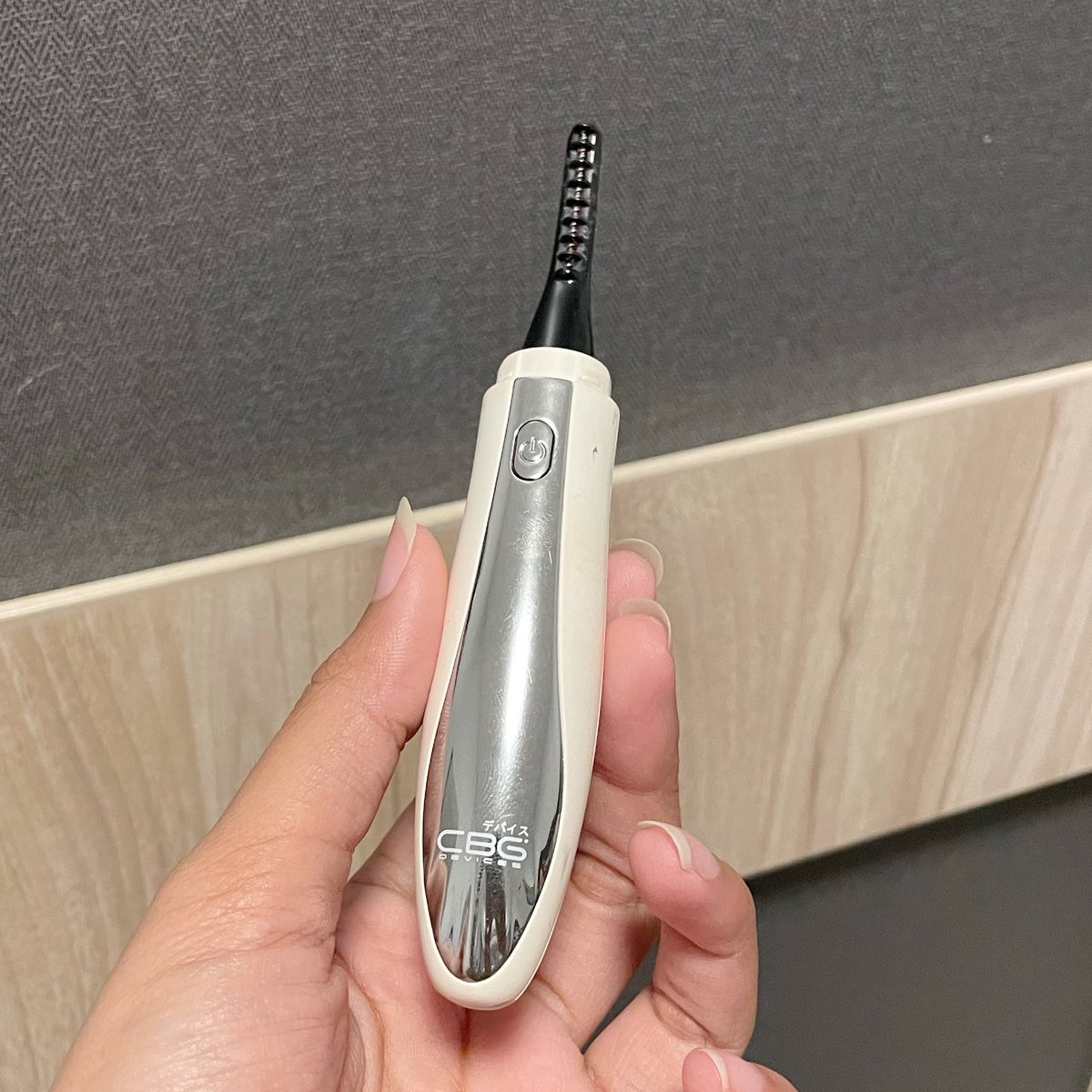 reviewchoey's tweet image. มีคนเดมมาถามที่ดัดขนตา ฟิวใช้ตังนี้นะคับ อวยมาตลอด ที่ดัดขนตา ที่ลิฟท์ขนตาแบบนี้ ฟิวเชียร์สุดๆเลย มันงัดขนตาได้จริงๆนะ ที่ฟิวใช้ประจำของ cbg คืองัดได้ถึงโคนขนตาเลย แล้วขนตางอนเด้งทั้งวัน ไม่ตก ใช้ทุกวัน ถ้าวันไหนลืมใช้คือเหมือนขาดอะไรไป5555 ขนตาสวยสร้างได้ของจริง!

📍พิกัด :…