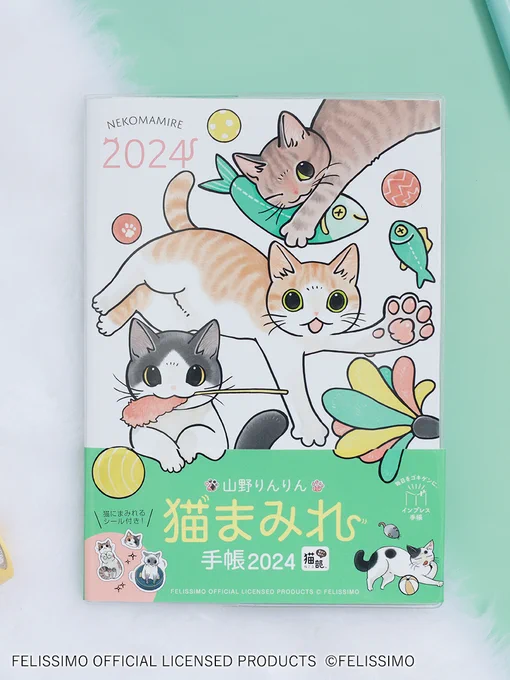 【#猫まみれ手帳2024、予約開始中 !】 漫画家・山野りんりんさんとのコラボ「猫まみれ手帳2024」が予約開始!新作書き下ろしをたっぷり収録📷。おちゃめな「ハロウィンにゃんこ」も登場するので、ぜひ見つけてくださいね📷  Amazon:amzn.asia/d/dnLqpRd 楽天ブックス: