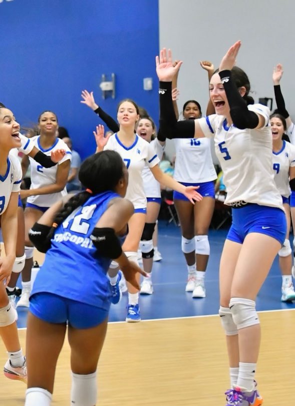 Loved getting this last ace for the Houston Open win for <a href="/EHSSports/">EHS Sports</a> volleyball! Let’s go Knights!