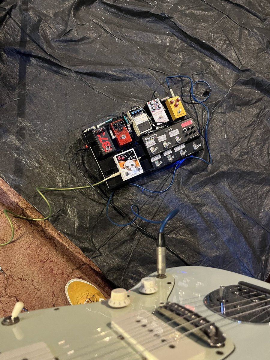 Karafuru tweet media