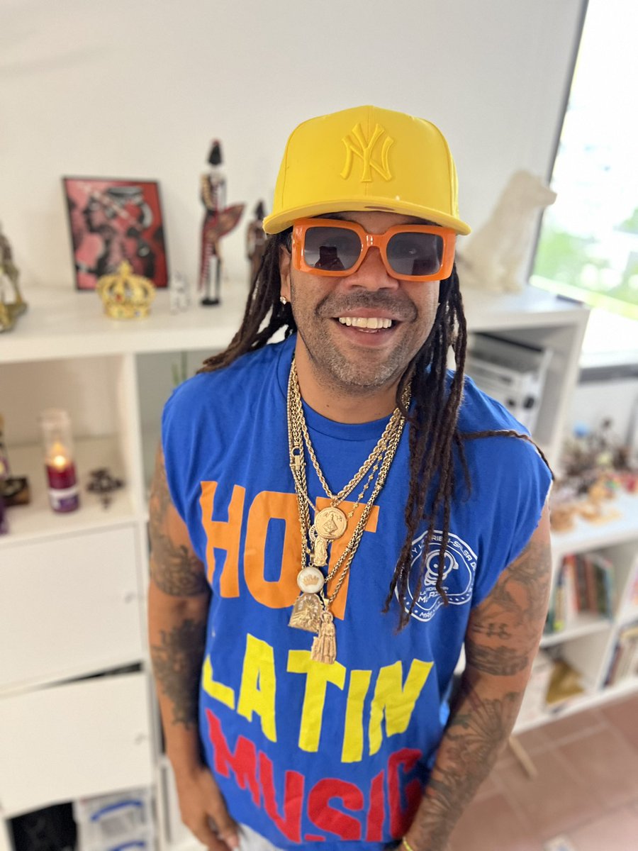 YoSoyPirulo's tweet photo. Hay que reír, es necesario⚡️👑😎
#piruloylatribu #lavida #1111 #reirse #positivo #luz #callelinda #hot #latin #music #salsa #puertorico #finest #laverdaderamelaza #dios #masna https://t.co/AhYjRLNOlI