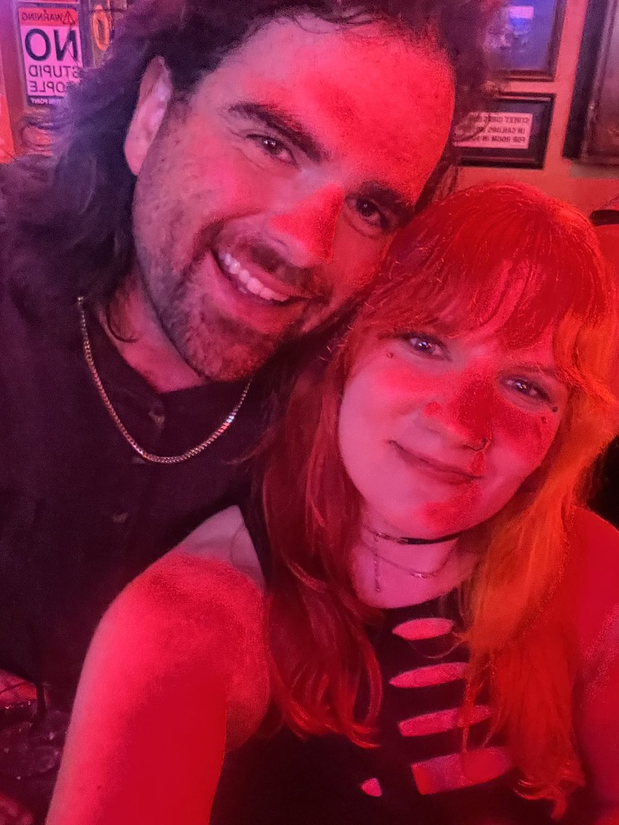corinnaa2hell's tweet photo. So glad I got see @paradisefears for the first time in 10ish years?? And to talk to some of them again. I might even make this an every year thing. 🖤 it was so much fun &amp; truly so special! https://t.co/23GBcm37vt