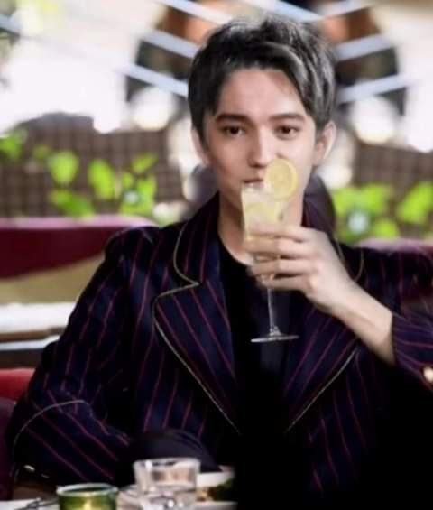 MabelQuevedo7's tweet photo. Aunque sea con Limonada, brinda por el éxito de   #Weekend 
@dimash_official 
#Omir_Dimash 
TOGETHER.       💗
EL AMOR EN TI 💗
Apoyemos su trabajo. https://t.co/KWVG5zLexr