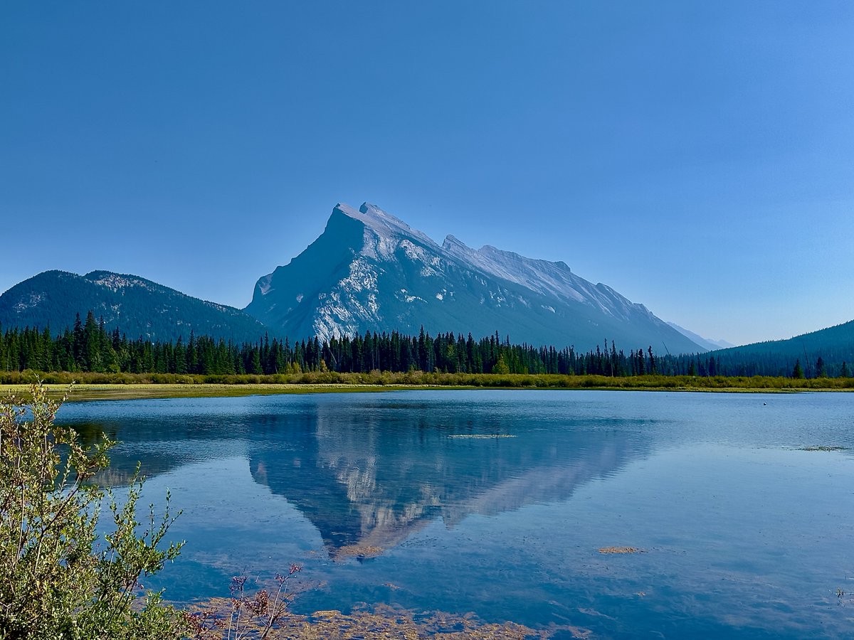InfiniteZenith's tweet photo. Here's four different angles of #MountRundle at #VermillionLakes in #Banff. Today was actually a smokey sort of day, and in past years, this would've given me some trouble to edit had I shot these as JPGs. With a bit of editing, today didn't seem the least bit smokey 🙃 https://t.co/1qw5vxQf5q