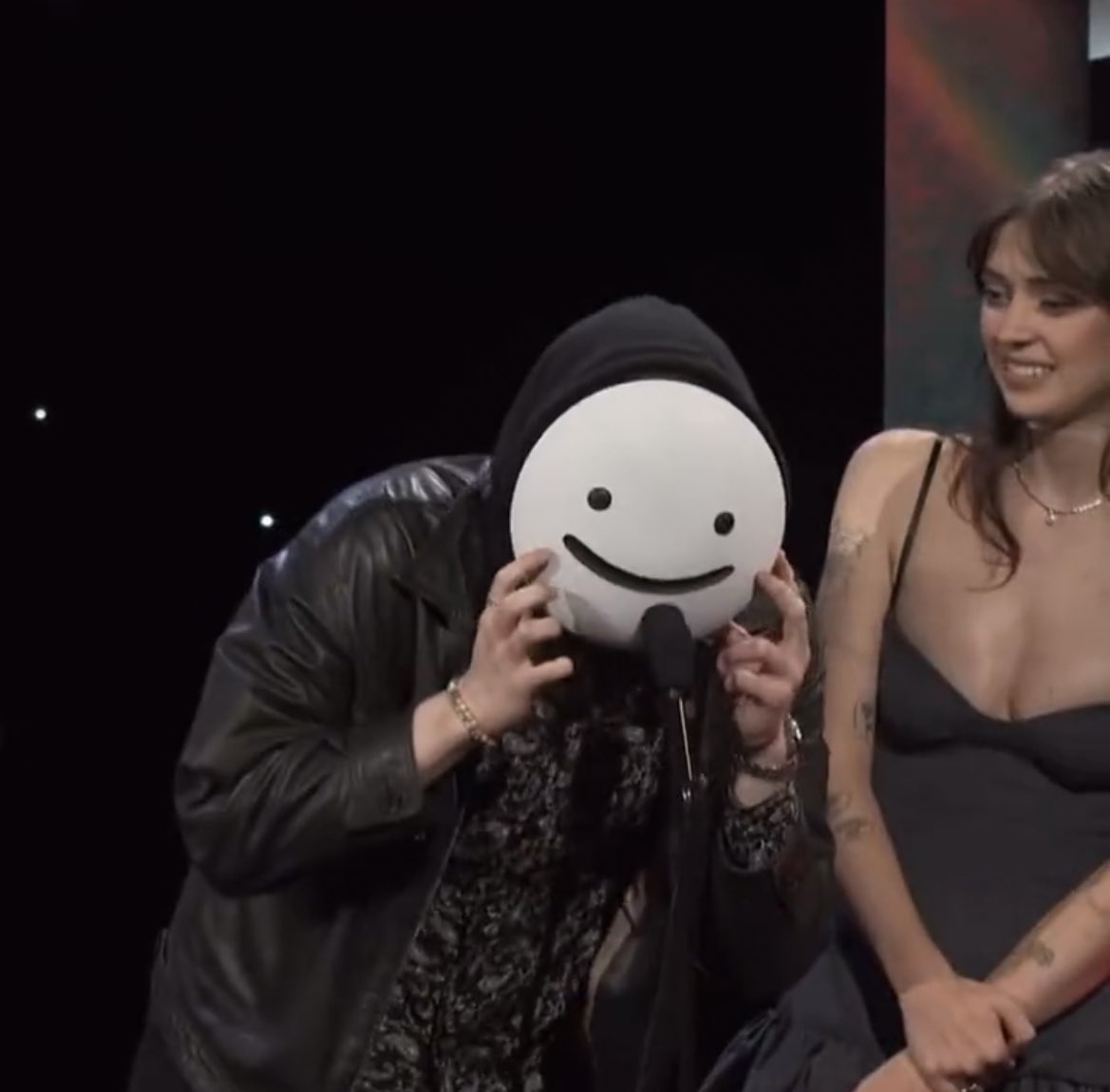 PopCrave's tweet photo. Dream goes maskless at the 2023 Streamy Awards. https://t.co/TiSu5ZHWM0