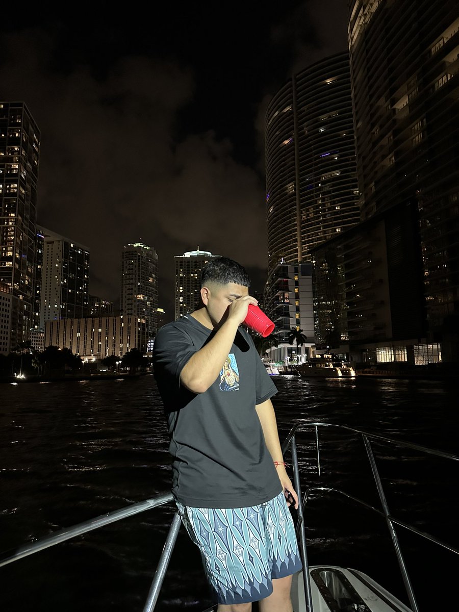 chatoomp's tweet photo. 🌊🌊🌊🌊 https://t.co/OchpnImY9x