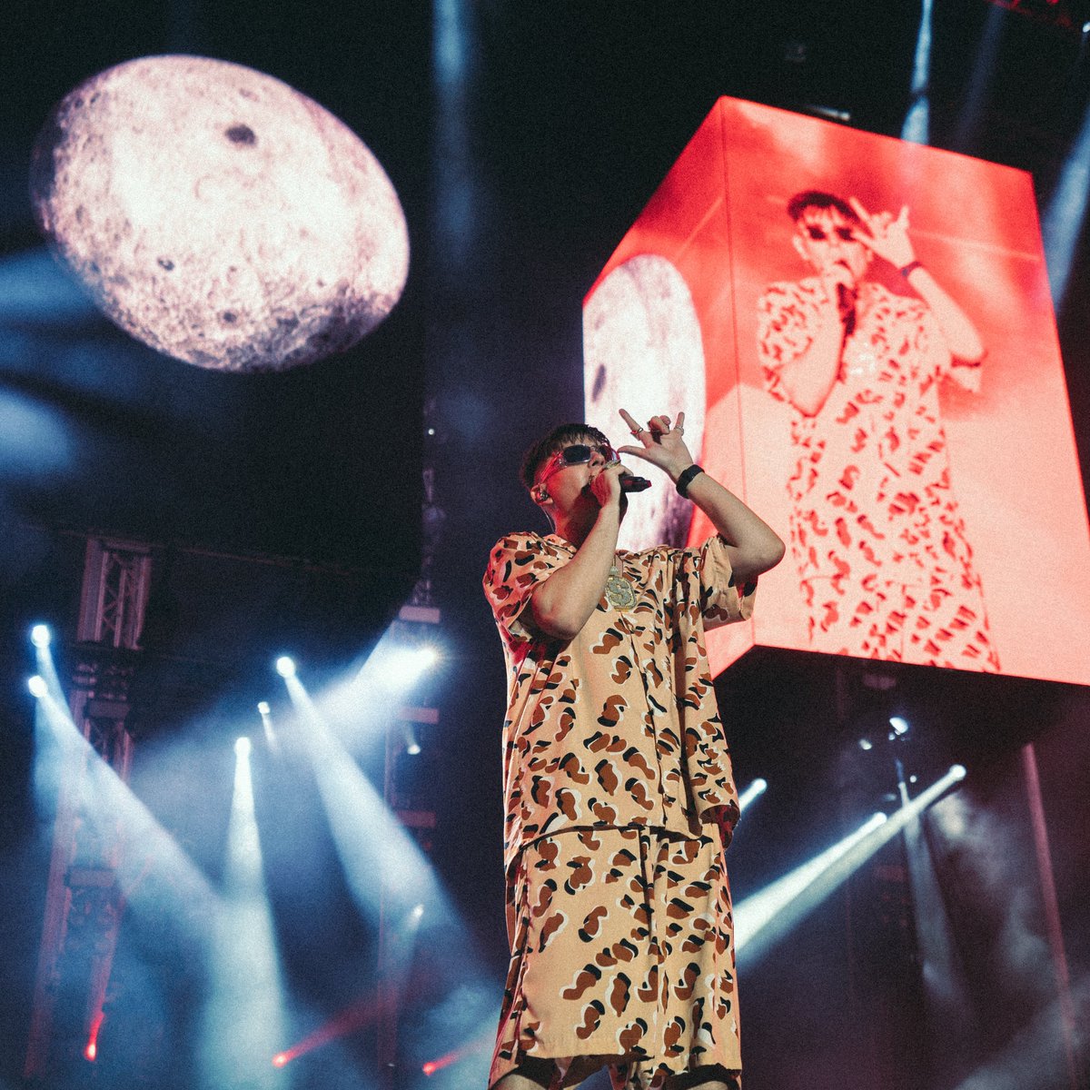 "Una vuelta a la luna inconscientes🌕"