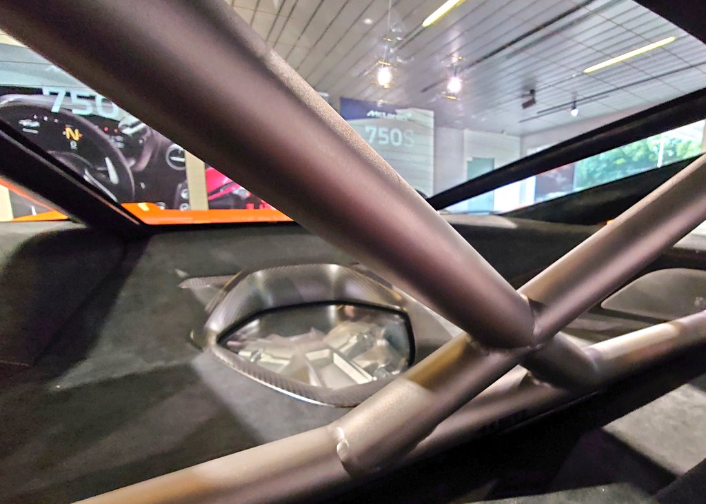 McLaren Artura tweet media