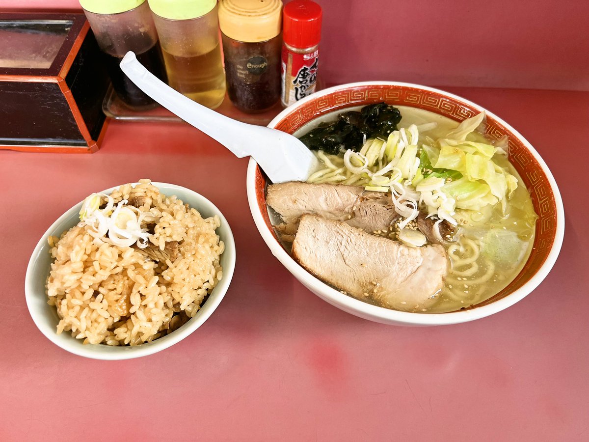 echidonchirimen's tweet photo. ニューハルピンにて
塩らーめんとぶためし
今日も美味しくいただきました😊
#ニューハルピン
#HALPINIST
#カサハラモータース
#NAOETSU_CITY_PUNKS
#60laps https://t.co/KehWTbhvvj