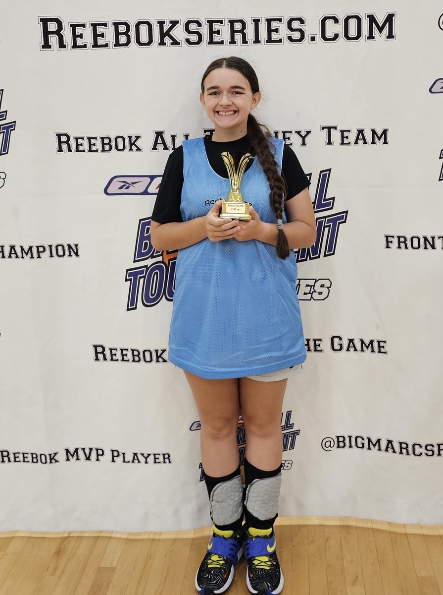 KeelyW10's tweet photo. Great time today at the @ReebokSeries Top 100 combine, Thank you for another great event!
#sihawksbluestar #pgb2athleticbrand #civicmemorialeaglesbasketball #sweethoops #forceisfemale #imher #sophmoreseasonloading https://t.co/lwtYoMCNpP